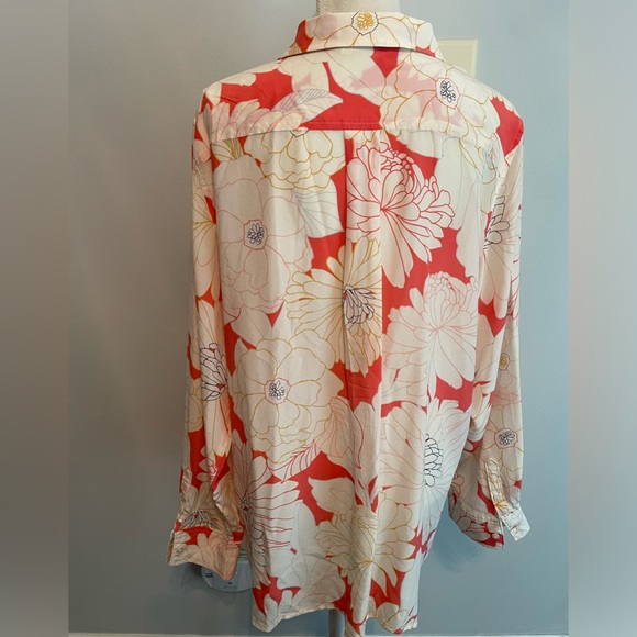 👚Spartina 100% Silk Blouse. Long Sleeves w/Floral Design. Button Down Front. - Picture 11 of 13